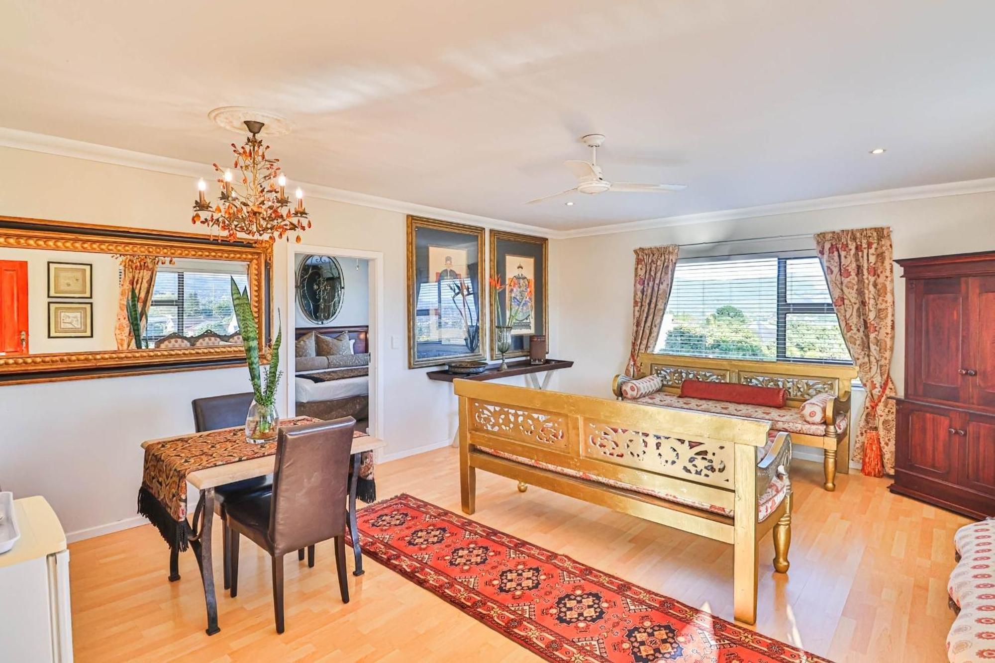 Amber Guest Lodge Книсна Екстериор снимка